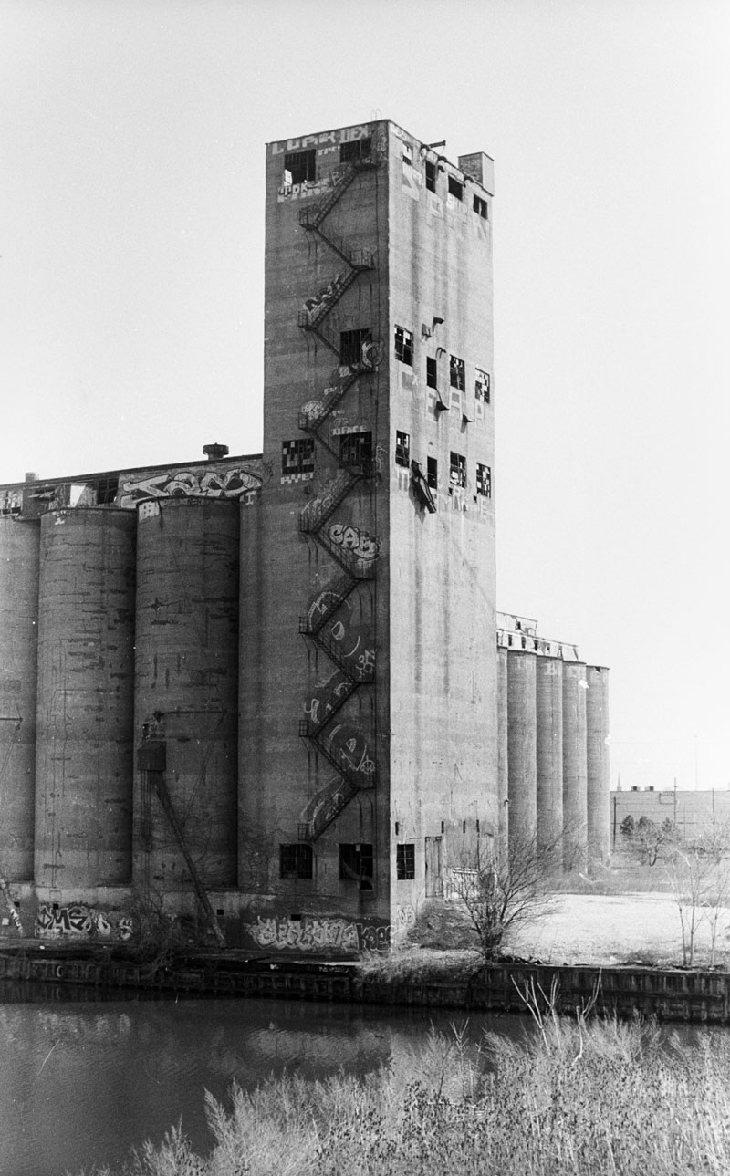 Damen Silos – Image 1 of 11